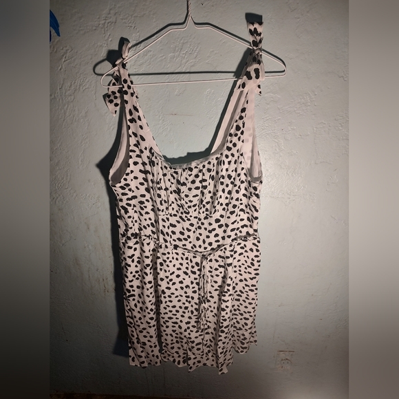 Black and white romper - Picture 1 of 2